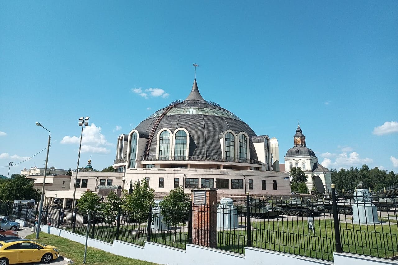 На перекрёстке дорог и эпох